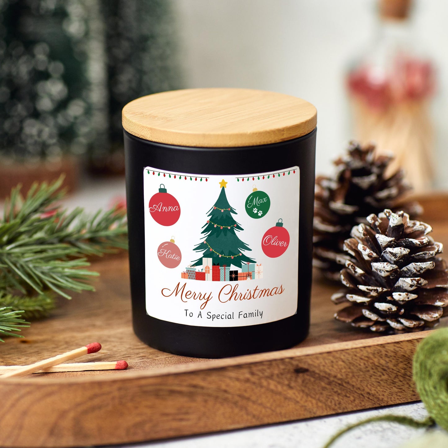 Personalised Christmas Tree Candle, Merry Christmas to a Special Family, Custom Family Names, Xmas Present for Couple with Family Baubles, Sister Family Gift, Brother Family Candle