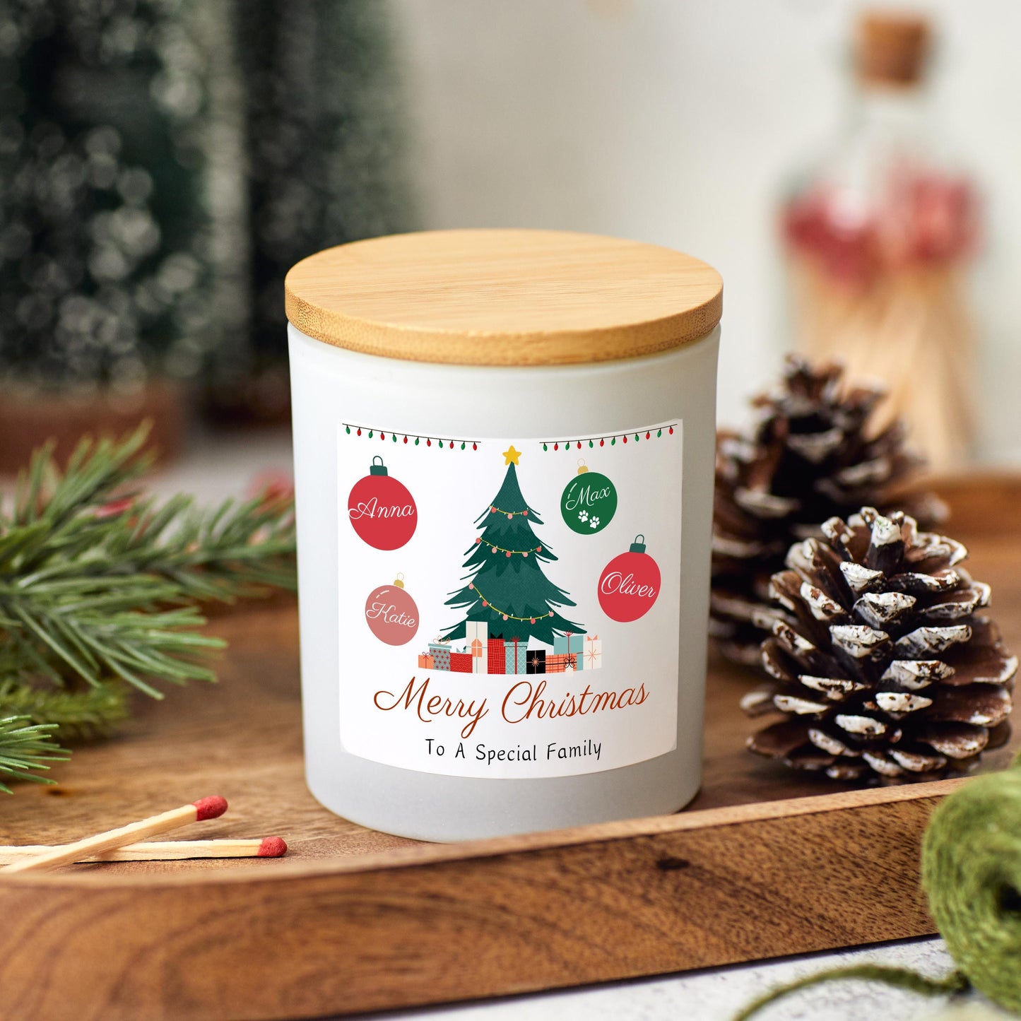 Personalised Christmas Tree Candle, Merry Christmas to a Special Family, Custom Family Names, Xmas Present for Couple with Family Baubles, Sister Family Gift, Brother Family Candle