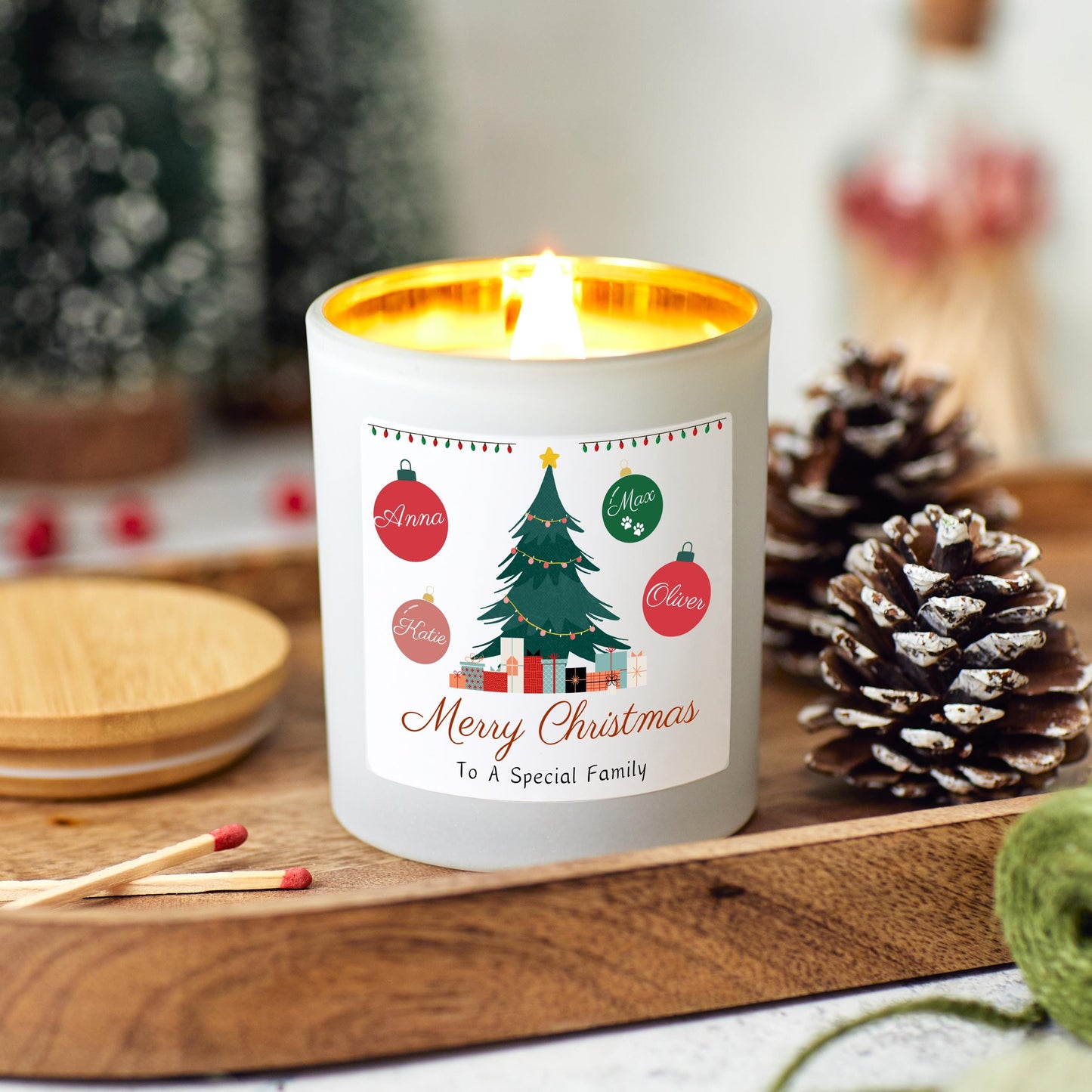 Personalised Christmas Tree Candle, Merry Christmas to a Special Family, Custom Family Names, Xmas Present for Couple with Family Baubles, Sister Family Gift, Brother Family Candle