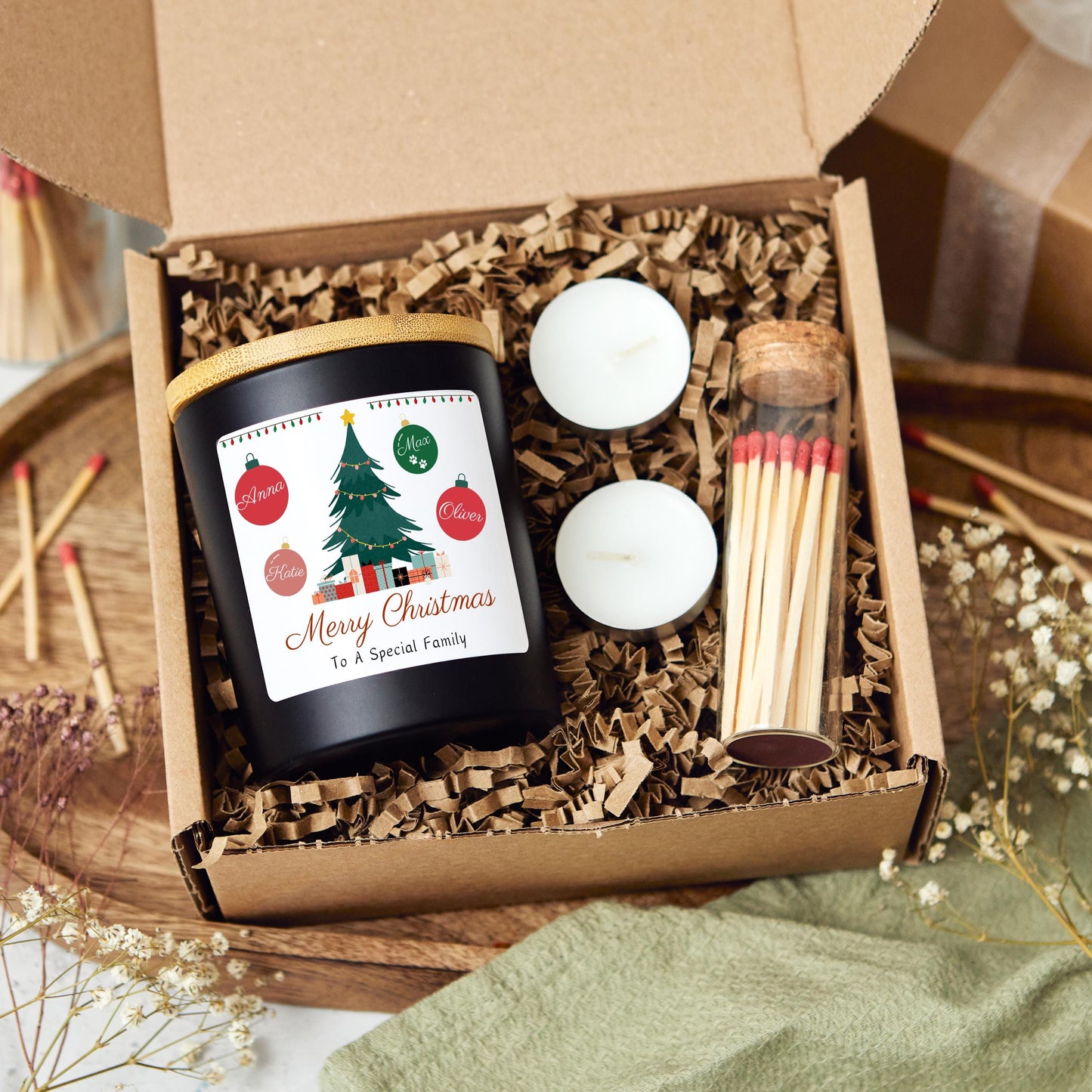 Personalised Christmas Tree Candle, Merry Christmas to a Special Family, Custom Family Names, Xmas Present for Couple with Family Baubles, Sister Family Gift, Brother Family Candle