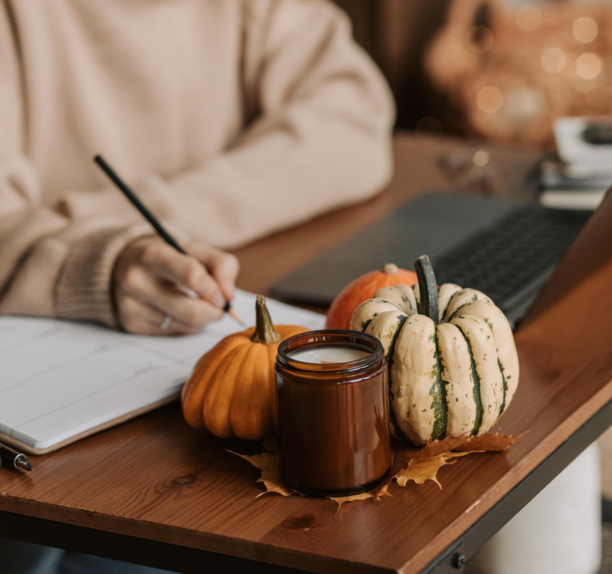 Sweater Weather Cosy Autumn Candle, Pumpkin Spice Cute Halloween Decor, Cosy Fall Decor, Autumn Home Decor Candle, Autumn Decoration, Cosy Gift, Autumn Inspiration, Fall Gift, Halloween Pumpkin Decor, Fall Decor