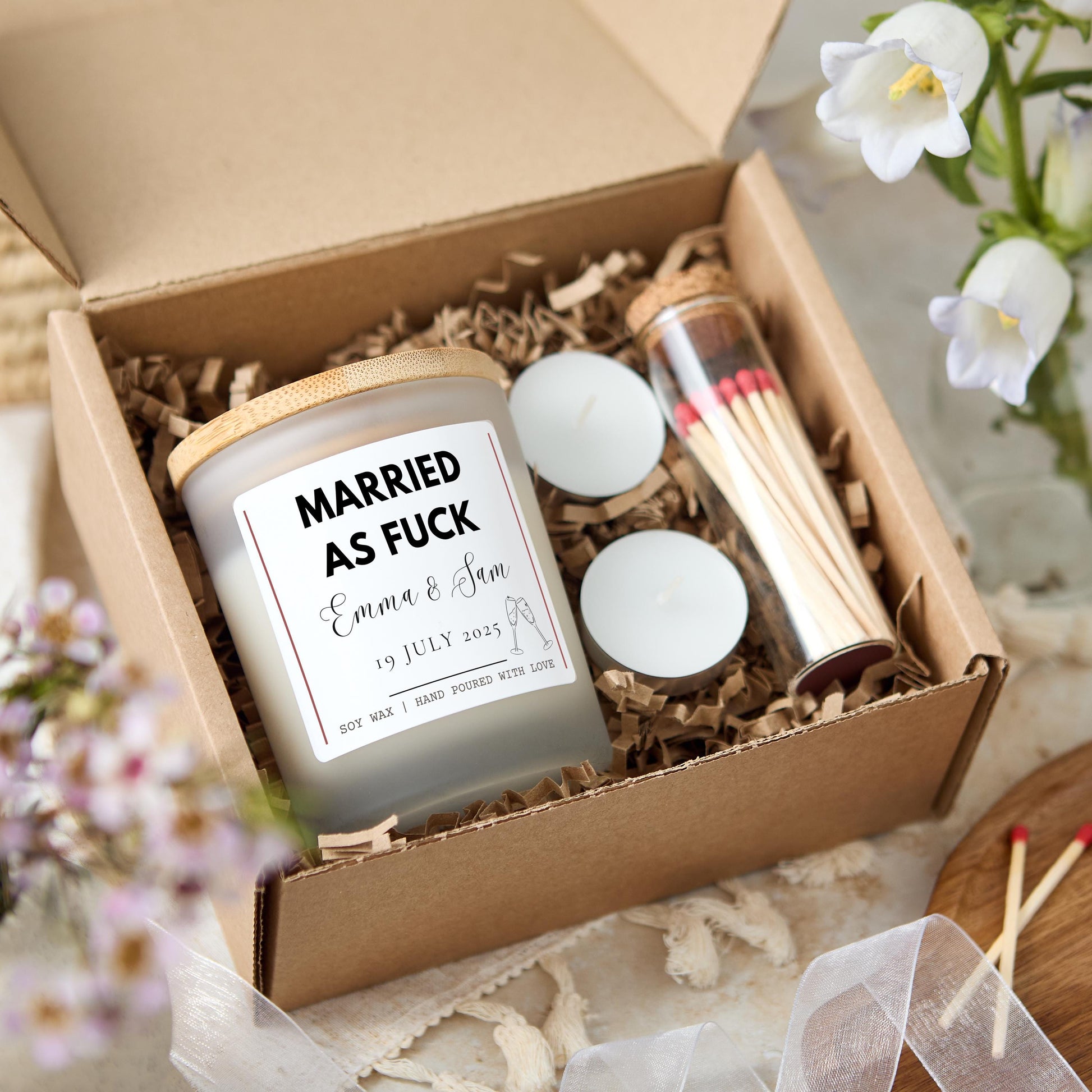 Married As Fuck Candle Gift for Bride and Groom, Funny Wedding Gift for the Couple, Newlywed Custom Wedding Present, Bridal Shower Gift