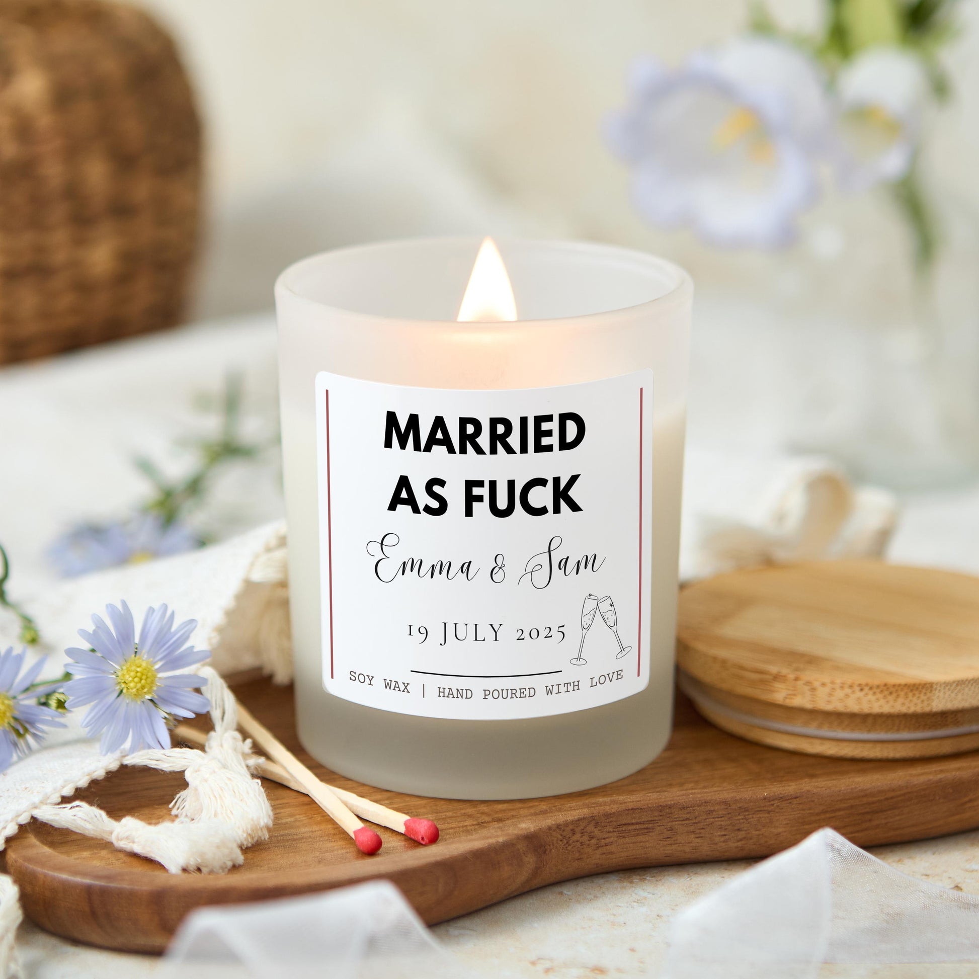 Married As Fuck Candle Gift for Bride and Groom, Funny Wedding Gift for the Couple, Newlywed Custom Wedding Present, Bridal Shower Gift
